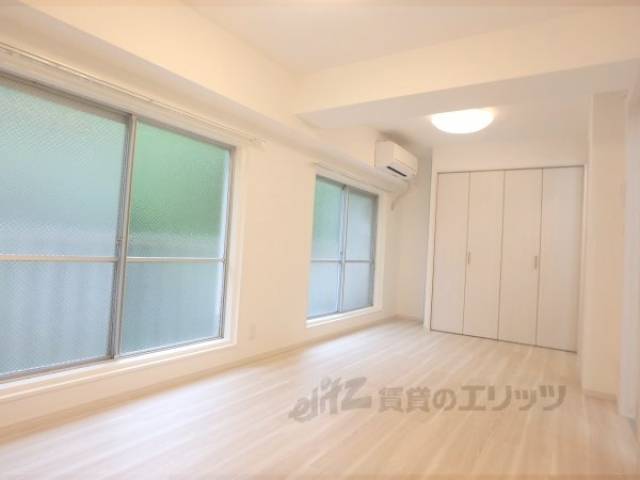 居室　9.4帖の広いお部屋です