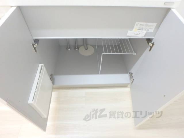 キッチン　下部収納　包丁入れあります