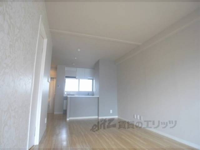 洋室　デザインクロスでオシャレですね