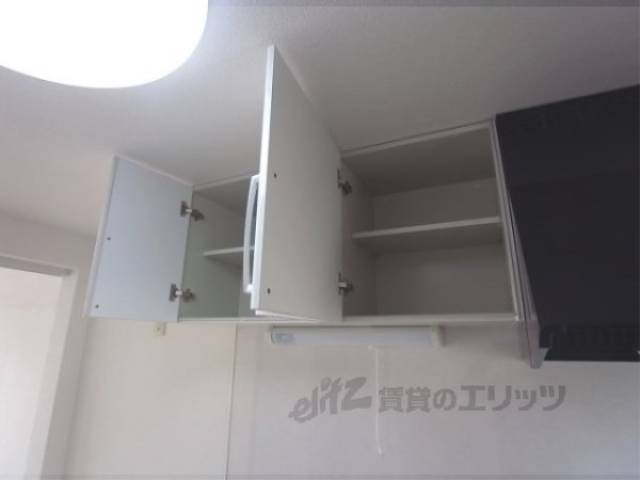 キッチン　上部収納