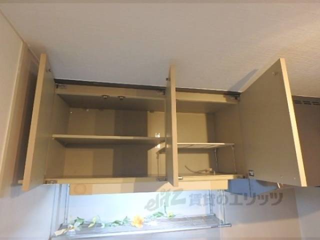 キッチン　上部収納