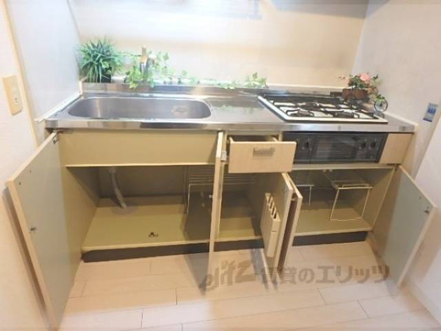 キッチン　下部収納