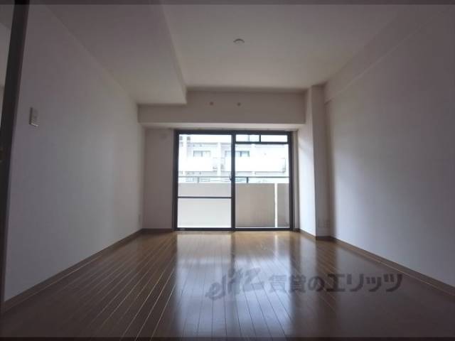 リビング　１３．７帖