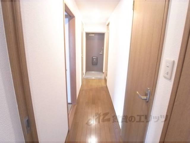 廊下　洋室からの光景