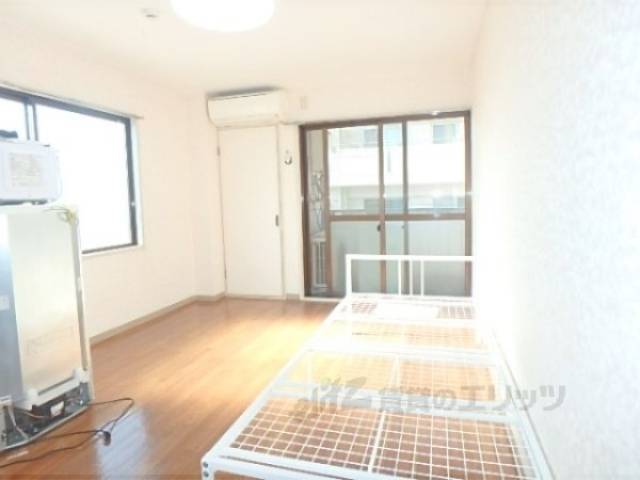 洋室　広々８帖ゆったりしたお部屋です。