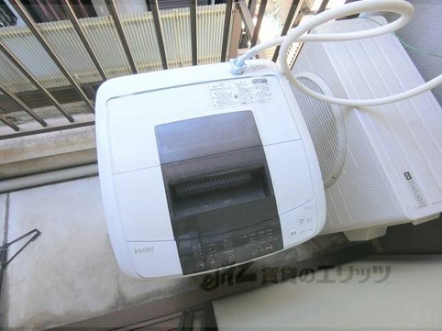 洗濯機置場　洗濯機