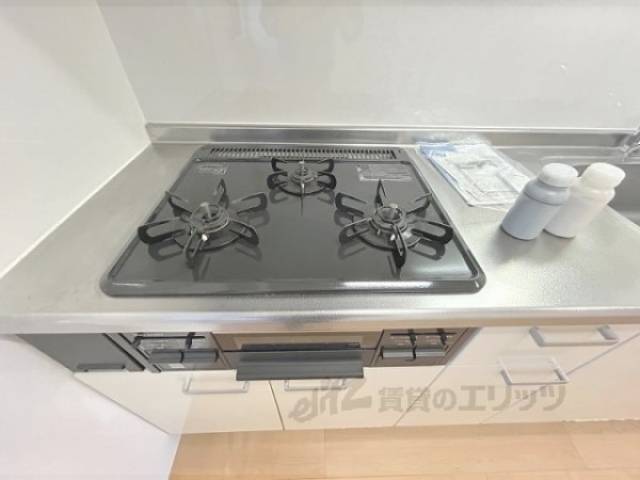 キッチン　ガス3口コンロ