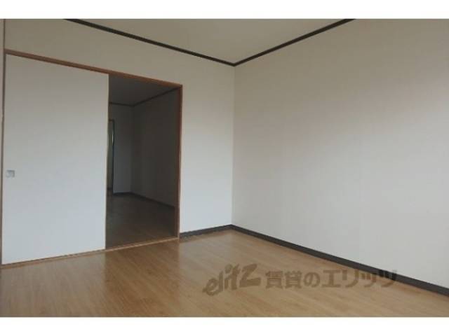 洋室　広くて使い勝手がいいですよ・