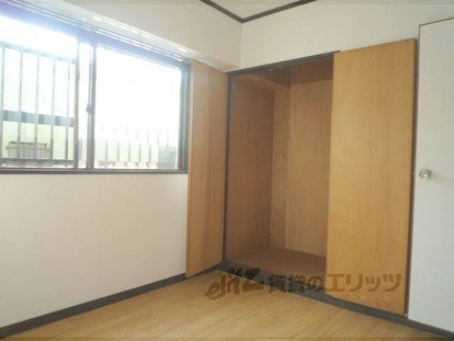 洋室　広い収納が付いています・