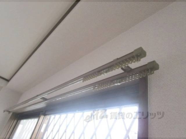 洋室　カーテンレール