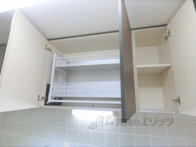 キッチン　上部収納