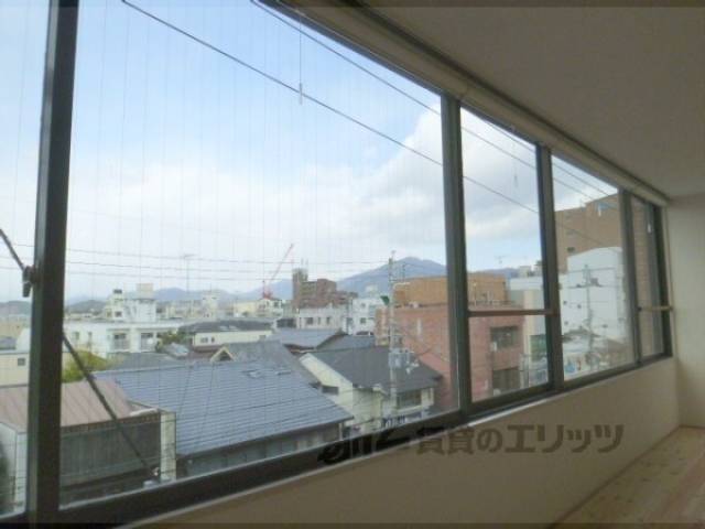 洋室窓