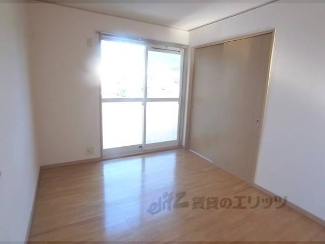 洋室　東向きですが光入ります