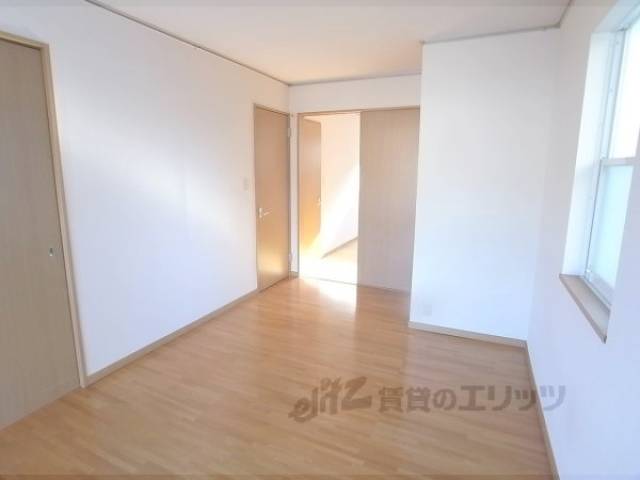 洋室　フローリングきれいです