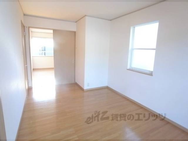 洋室　二面窓になっていますよ