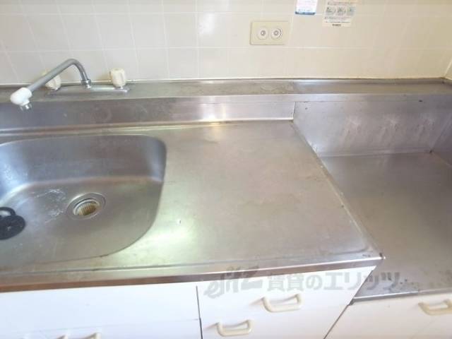 キッチン　調理スペースしっかりありますよ