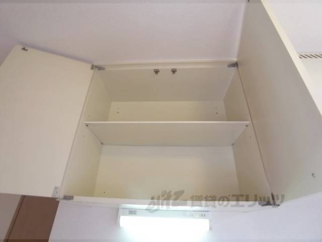 キッチン　上の収納ですよ