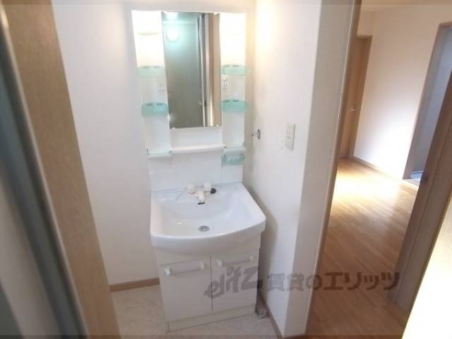 洗面所　独立洗面台です