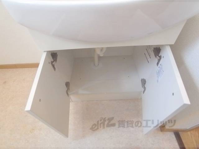 洗面所　下に収納ありますよ
