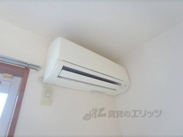 エアコン　一基付いています