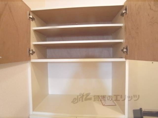 下駄箱　上にも棚あります