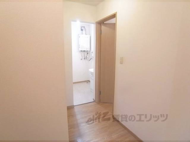 廊下　玄関からみた室内です