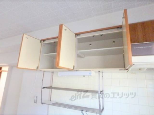 キッチン　上部収納