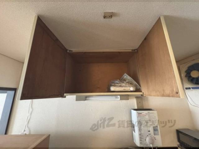 キッチン　上部収納