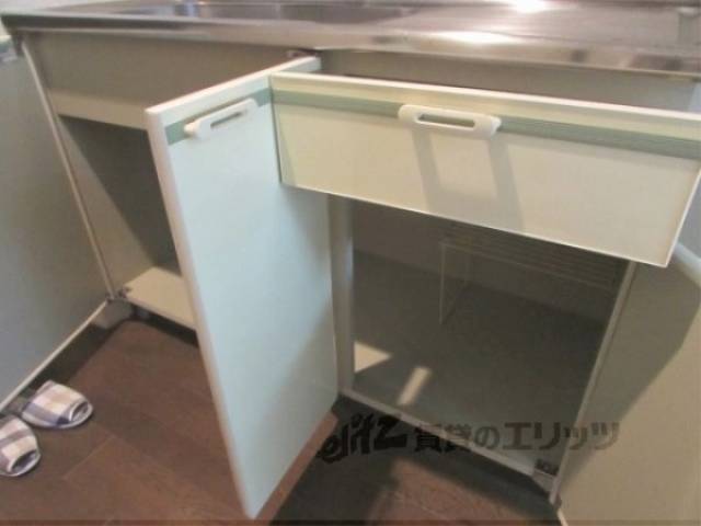 キッチン　キッチン下部収納