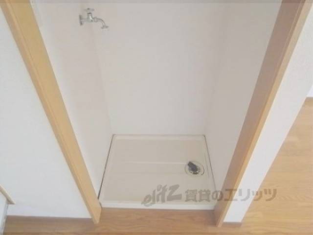 洗濯機置場　洗濯機室内に置けます。