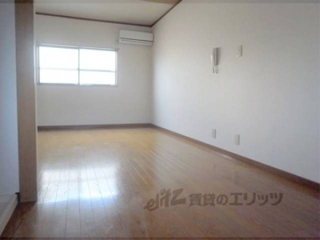 洋室　きれいなフローリングです。