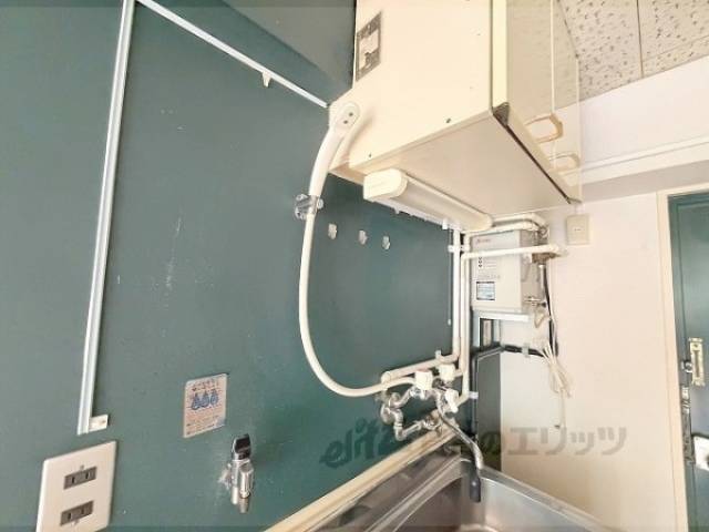 洗面所　シャワーヘッドつき