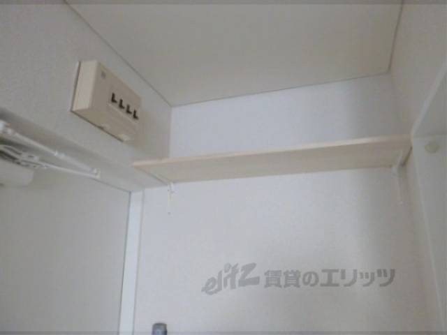 玄関　玄関上部収納