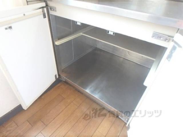 キッチン　下部収納　広い下部収納です