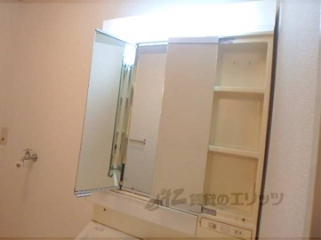 洗面所　上部収納