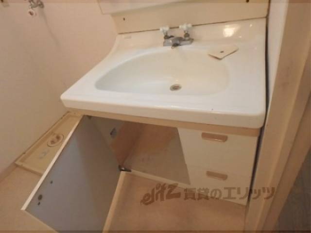 洗面所　下部収納