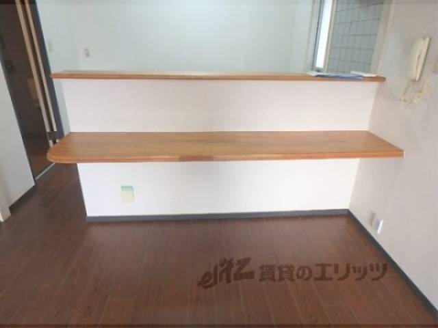 キッチン　キッチン前テーブル