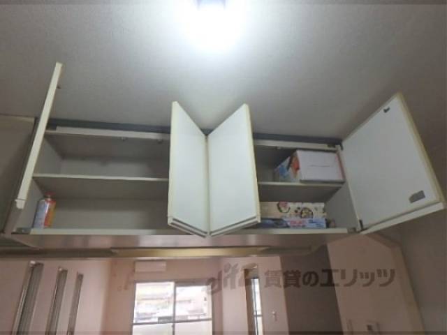 洋室　上部収納