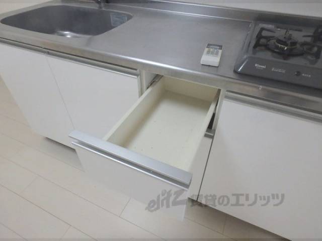キッチン　引き出し収納