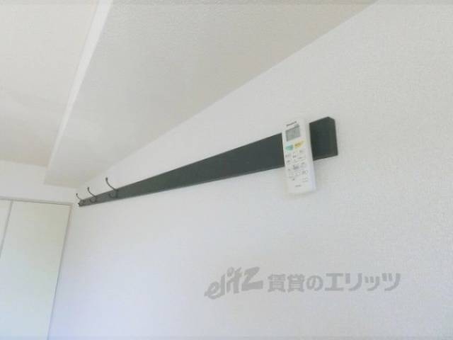 洋室　ハンガー掛け