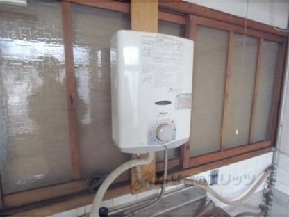 キッチン　瞬間湯沸かし器