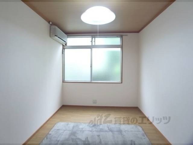 洋室　カーペットが敷いてあります