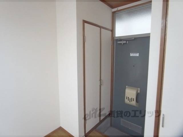 収納　玄関横に収納があります