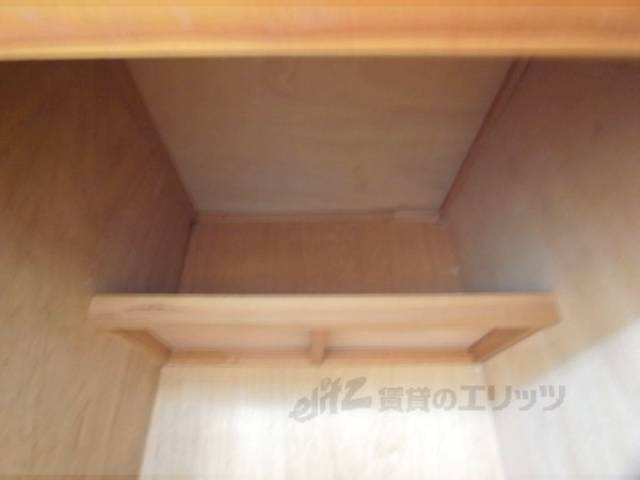 収納　上部に棚もあります