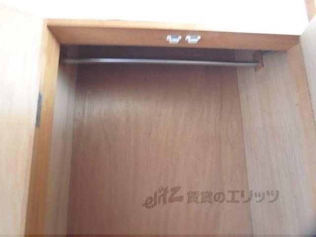 収納　洋服掛けられます