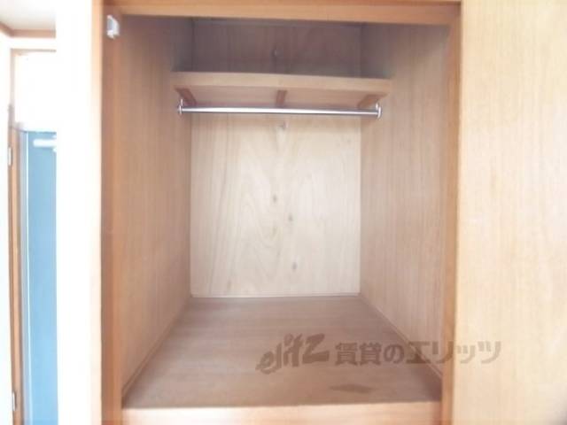 収納　上部には棚があります