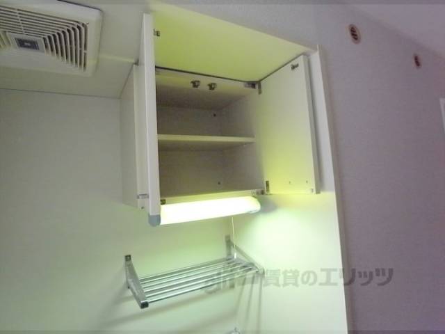 キッチン　上部収納