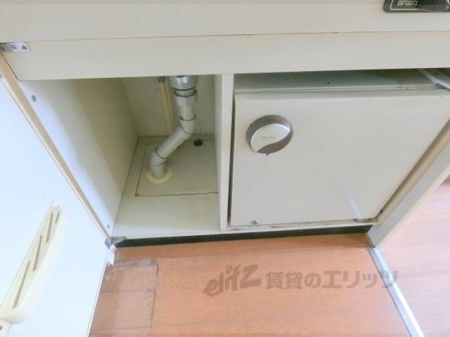 キッチン　下部収納棚