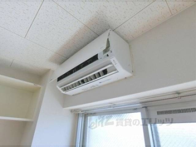 エアコン　上部収納