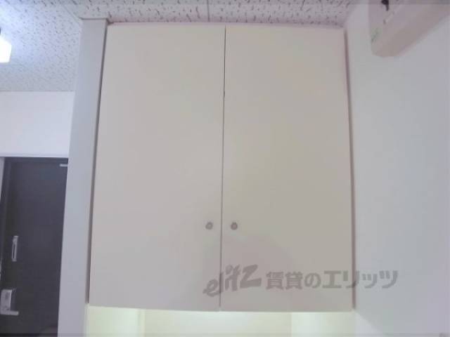 収納　洗濯機置場上の収納　大容量です